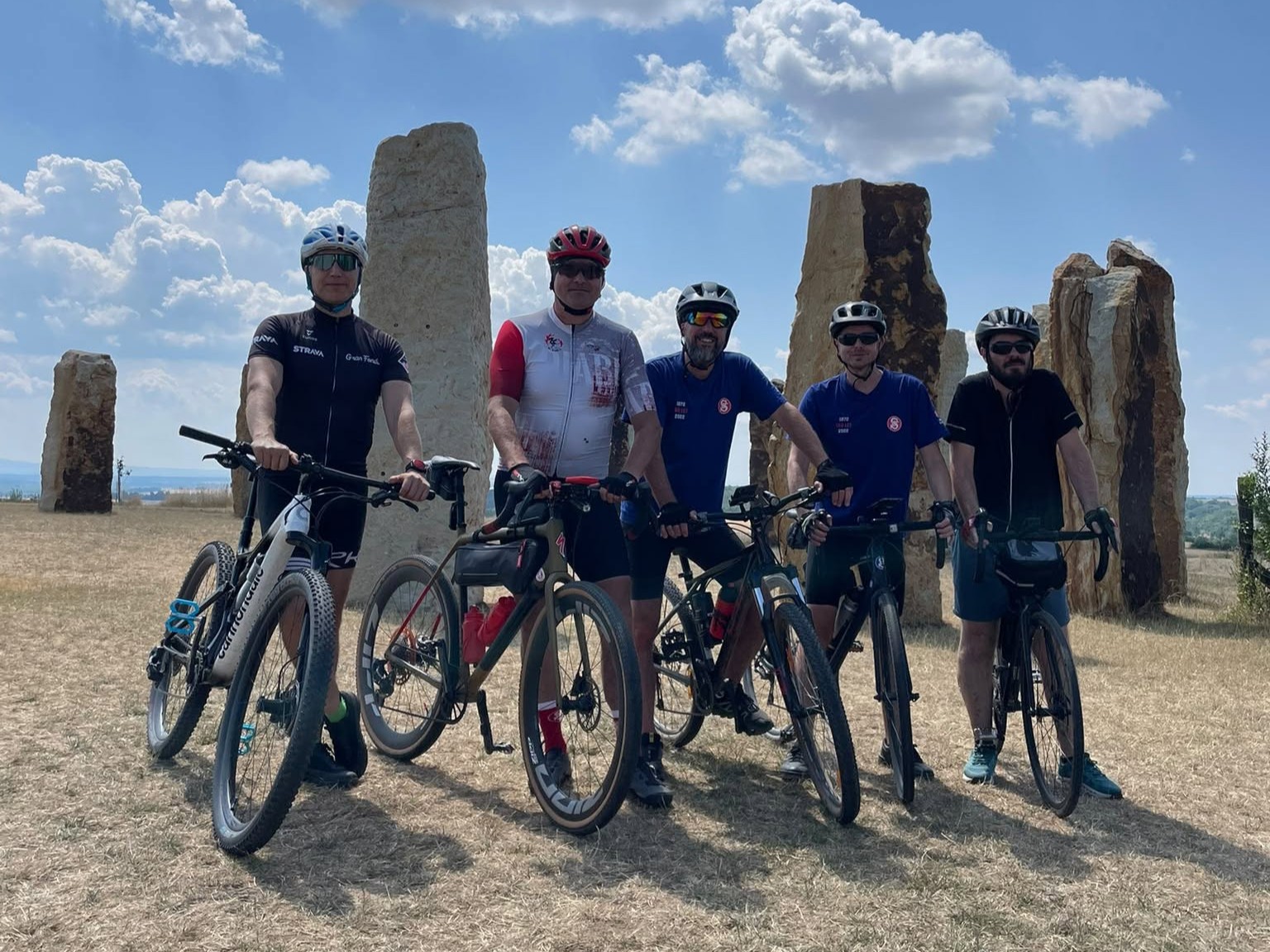 Na kole přes Náklo až k Českému Stonehenge